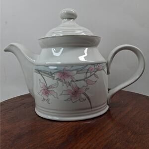 Royal Doulton‎ Mayfair Lambethware Fresh Flowers LS1052 Teapot with Lid 1983